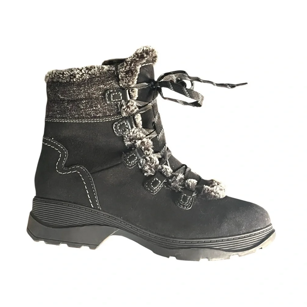 NWT Clarks Aveleigh Zip black suede leather boots